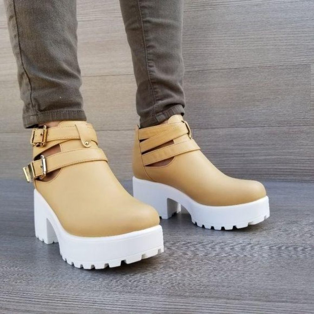 90's Grunge chunky heel buckle ankle boot - Picture 2 of 8